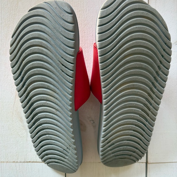 Nike Red Slide Sport Sandals Slides Flip Flops Youth 6 - Picture 3 of 4